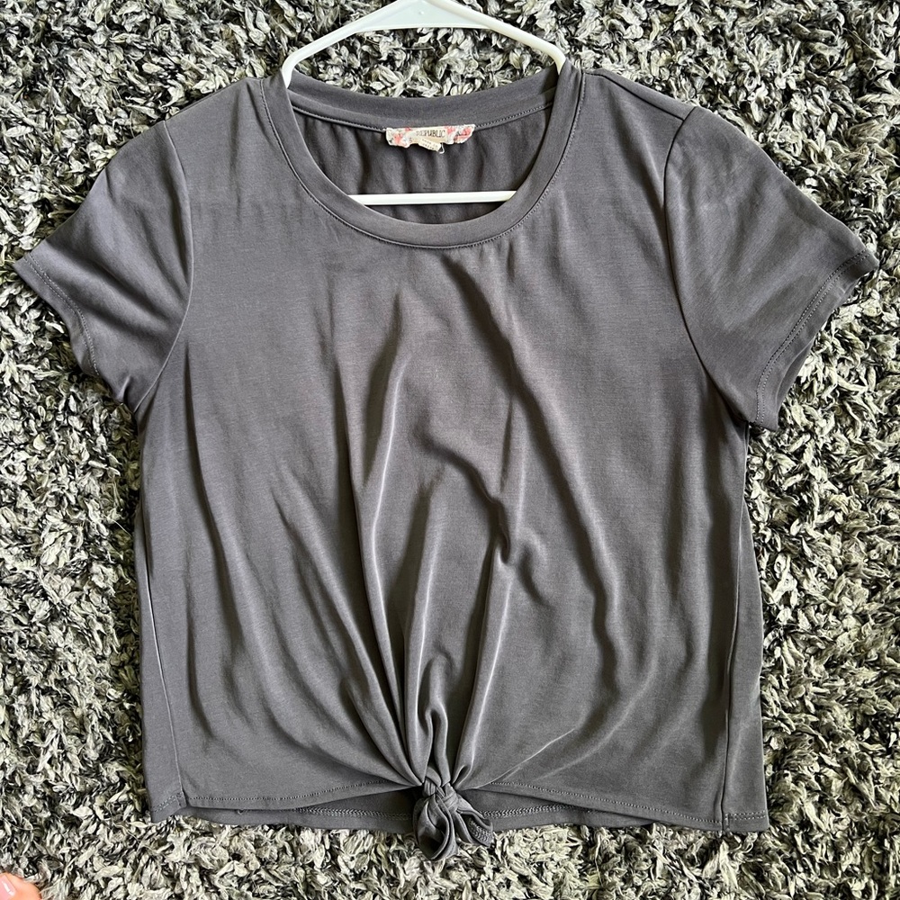 Grey tie tshirt
